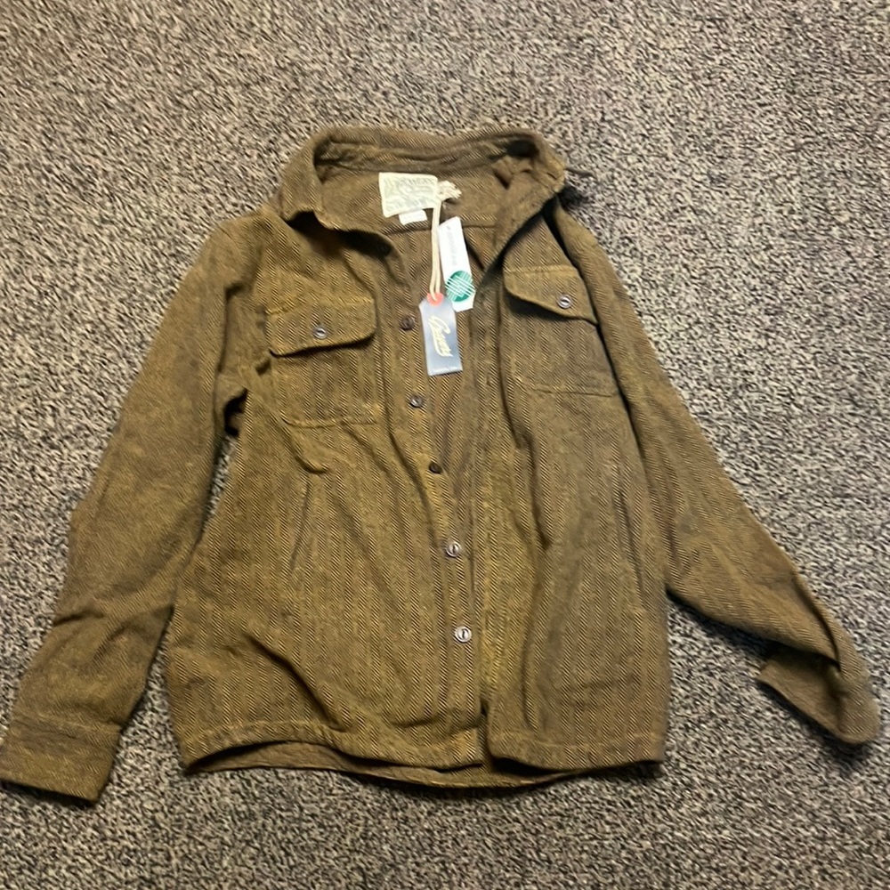 4 pocket brown arrow pattern flannel button down